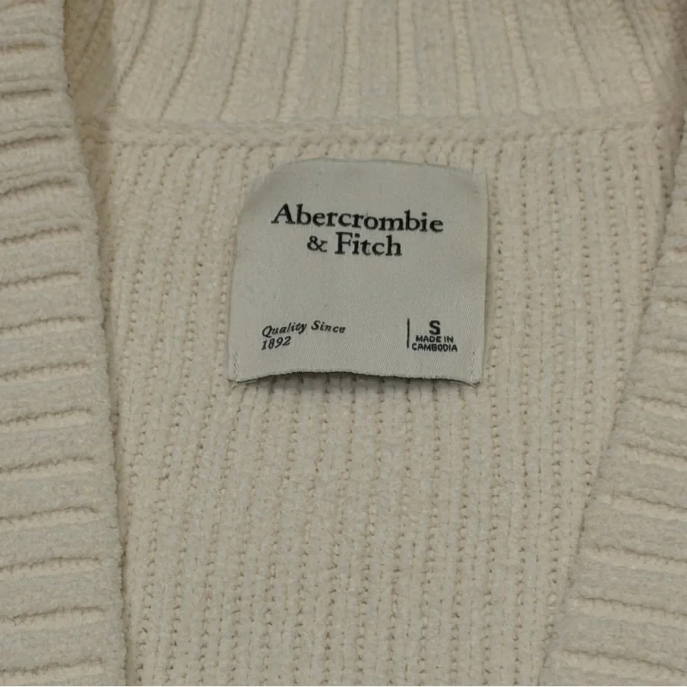 Abercrombie & Fitch Cream Chunky Button Cardigan - Picture 2 of 5